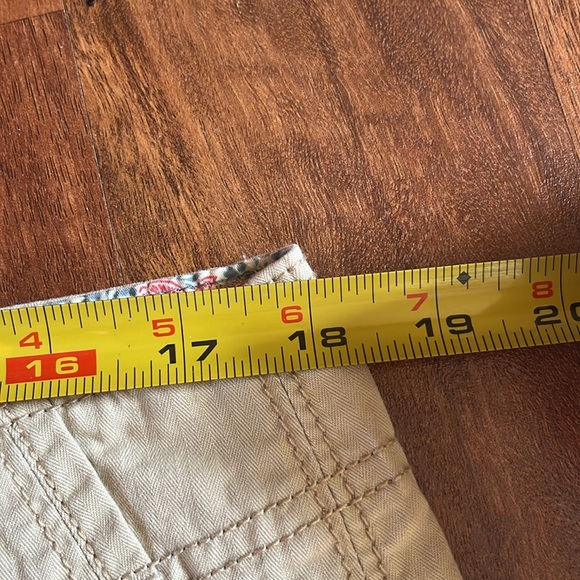 Like new khaki Levi’s - Picture 9 of 16